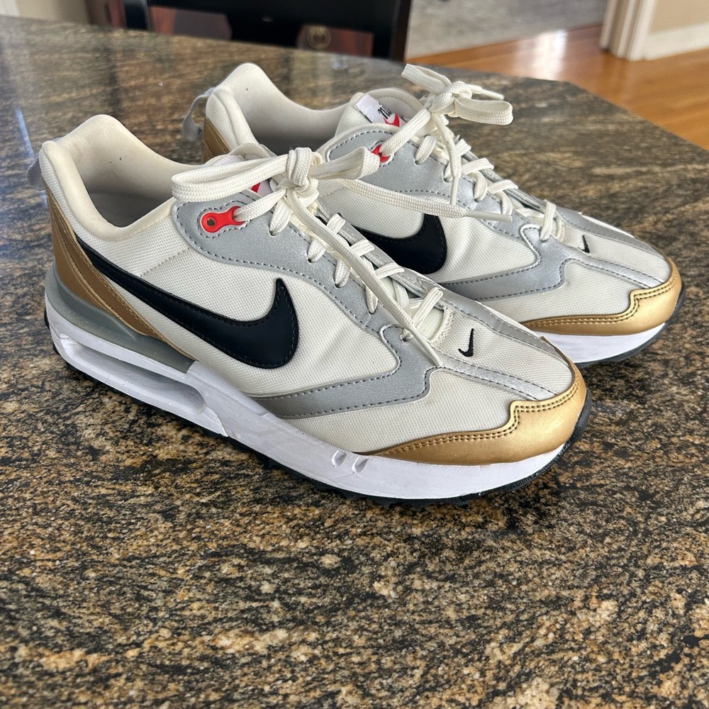 Nike Women's Sneakers in Gold, Black, and White